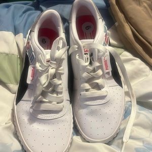 Women’s Pumas size 9